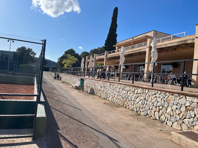 Photo of the beautiful stone building next to the tennis courts.